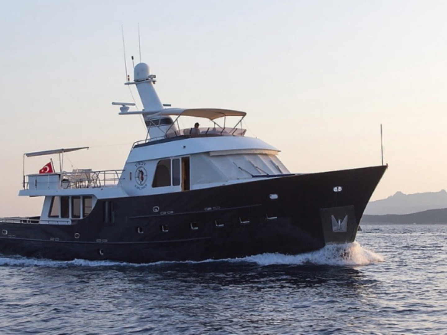 Selene 66 траулерная яхта. Траулерная яхта беринг. Яхта джей бенфорд 55. Яхта trawler. Яхта траулер polar star m56.